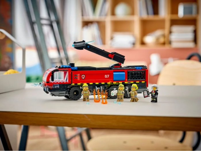 Конструктор LEGO City Пожежна вантажівка в аеропорту