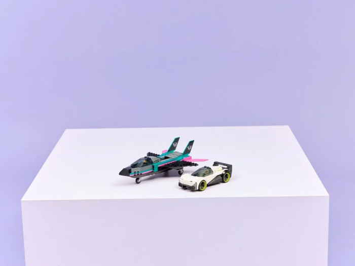 Конструктор LEGO City Реактивний літак проти автомобіля