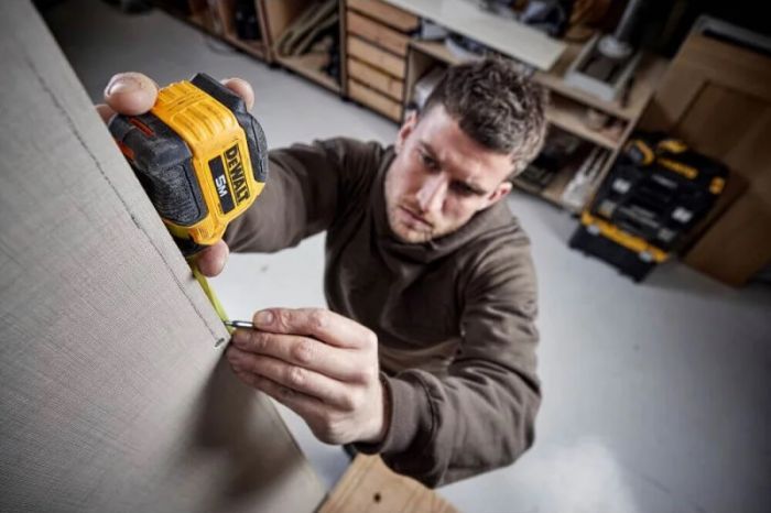 Рулетка DeWALT COMPACT, 5мх28мм, з фіксатором змотування, АБС-пластик, магніт