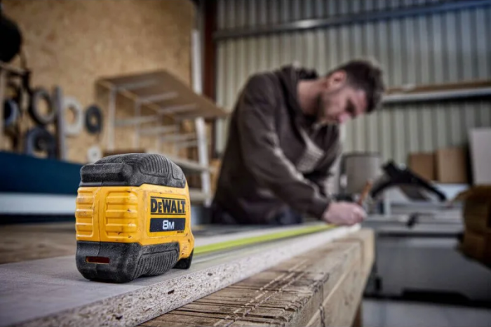 Рулетка DeWALT COMPACT, 8мх28мм, з фіксатором змотування, АБС-пластик, магніт