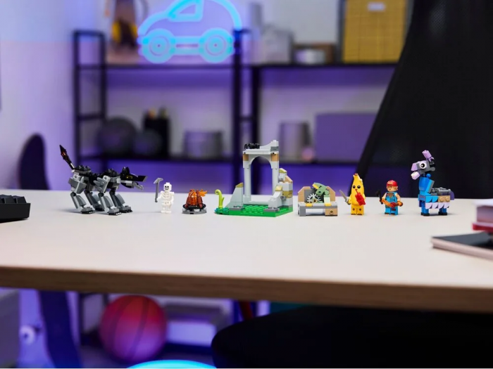 Конструктор LEGO Fortnite Табір Peely та Sparkplug