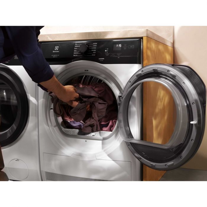 Сушильна машина Electrolux тепловий насос, 8кг, D, 64см, дисплей, білий