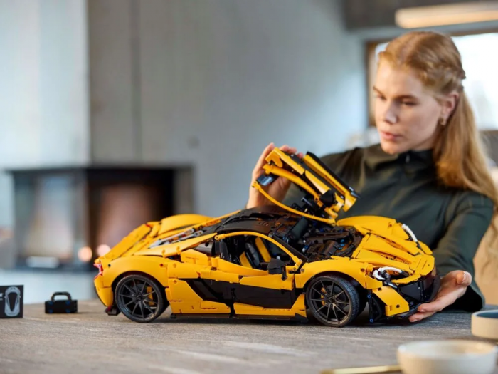 Конструктор LEGO Technic McLaren P1