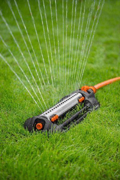 Зрошувач дощовий Neo Tools, дощувач маятниковий, 20 сопел в металевому елементі, регулювання діапазону та сили поливу, площа розпилення 16х20м