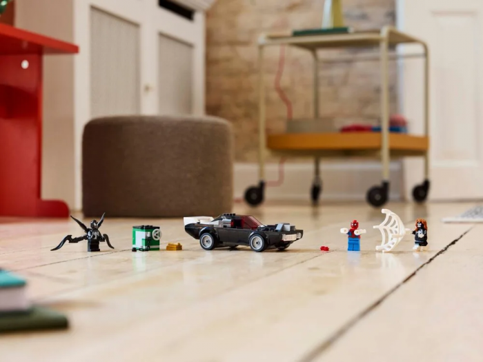 Конструктор LEGO Super Heroes Людина-павук проти маслкара Венома