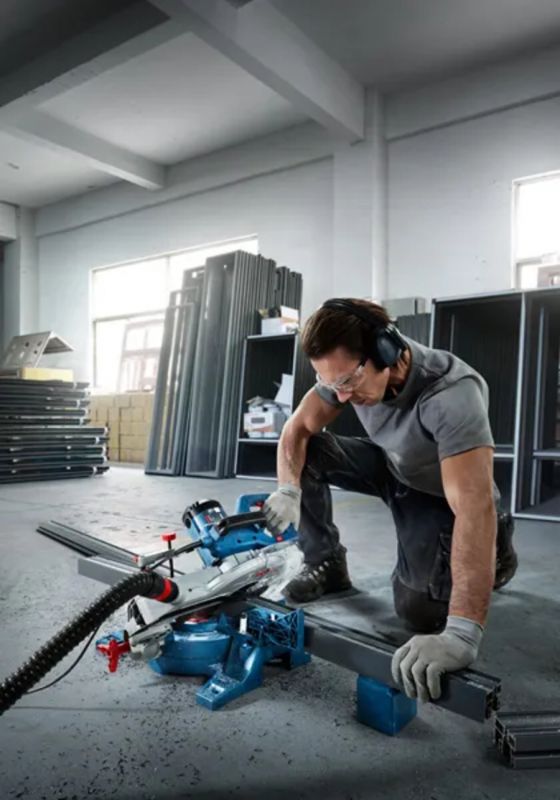 Пила торцювальна Bosch Professional GCM 254 1750Вт 5000об/хв диск 254мм 11.5кг