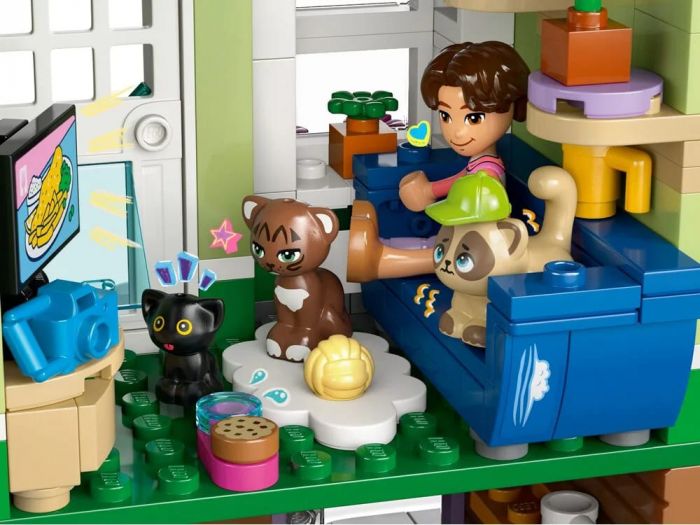 Конструктор LEGO Friends Хартлейк-Сіті. Квартири і крамниці