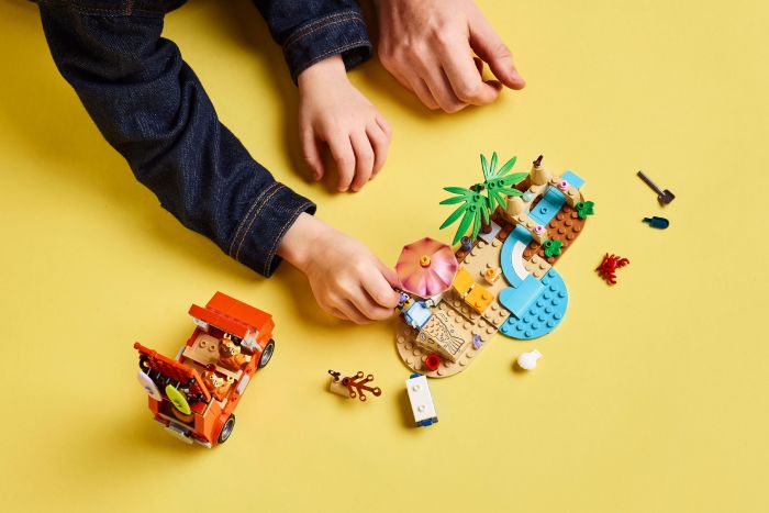 Конструктор LEGO Bluey Пляж і сімейна поїздка на автомобілі Блуї