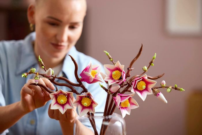 Конструктор LEGO Botanicals Гілки магнолії