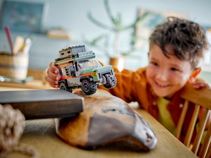 Конструктор LEGO City Позашляхова гірська вантажівка 4x4