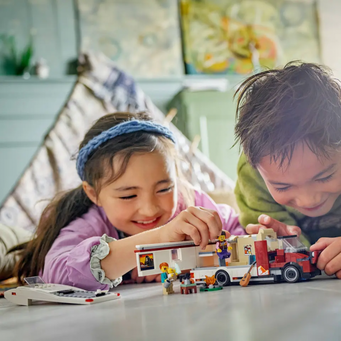 Конструктор LEGO City Пригодницький будинок на колесах для відпустки