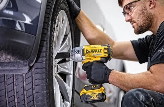 Гайковерт ударний DeWalt XR Li-Ion 18В 950Нм 1900об/хв 240уд/хв 1/2" 2.7кг без АКБ та ЗП
