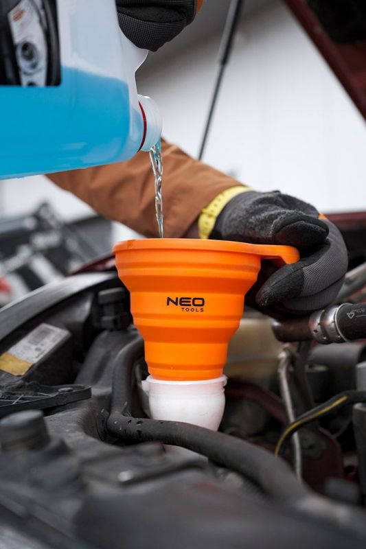 Лійка автомобільна Neo Tools (воронка)  145х105мм силікон, складна 0.85кг