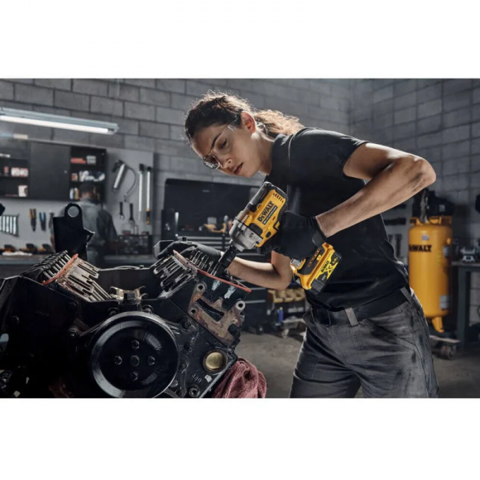 Гайковерт ударний акумуляторний DeWALT XR Li-Ion 18В 1084Нм 2000об/хв 3250уд/хв 1/2" 1.67кг без АКБ та ЗП