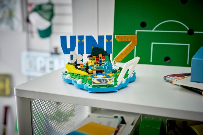 Конструктор LEGO Editions Football Вінісіус Жуніор — найкращі моменти футбольних матчів