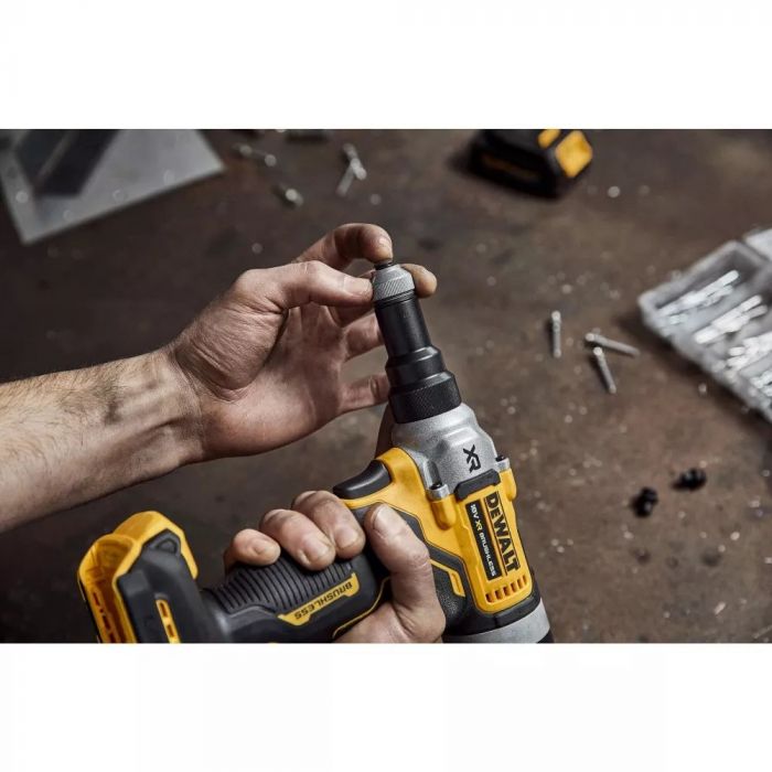 Заклепочник акумуляторний DeWALT 18В XR Li-Ion 18В 20000Нм 4.8-6.4мм 3шт кейс 1.65кг без АКБ та ЗП