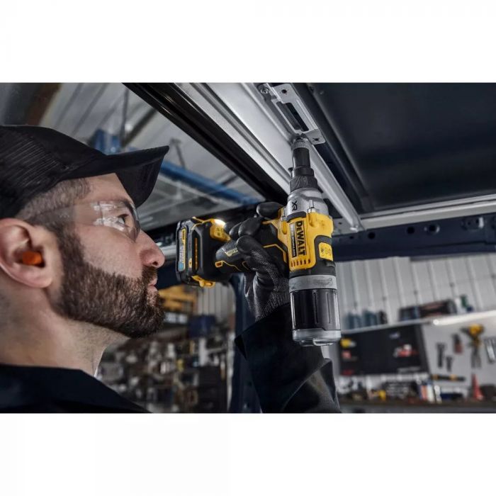 Заклепочник акумуляторний DeWALT 18В XR Li-Ion 18В 20000Нм 4.8-6.4мм 3шт кейс 1.65кг без АКБ та ЗП