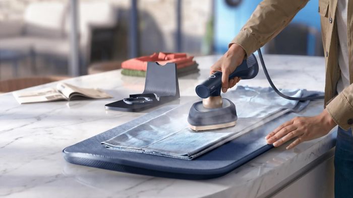Відпарювач-праска Philips OneTurn, 1800Вт, 200мл, паровий удар -90гр, поворот для зміни типу девайса, алюміній, синій