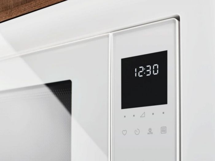 Мікрохвильова піч Electrolux вбудована, 25л, електрон. керування, 900Вт, гриль, дисплей, білий