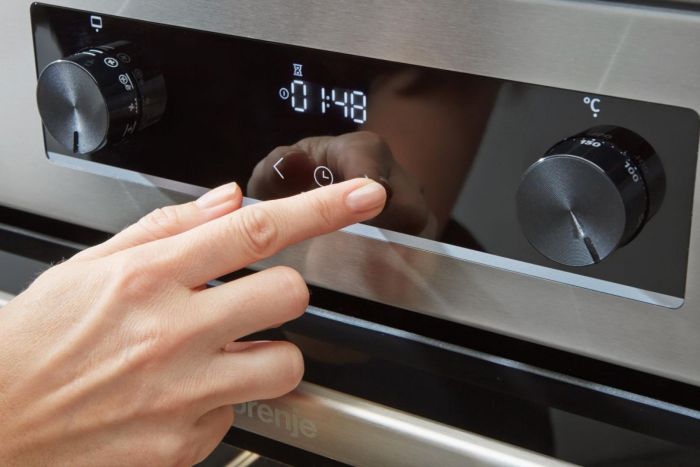Плита Gorenje комбінована, 70л, 50x60см, дисплей, IconLed, газ на склі, чавун, нерж