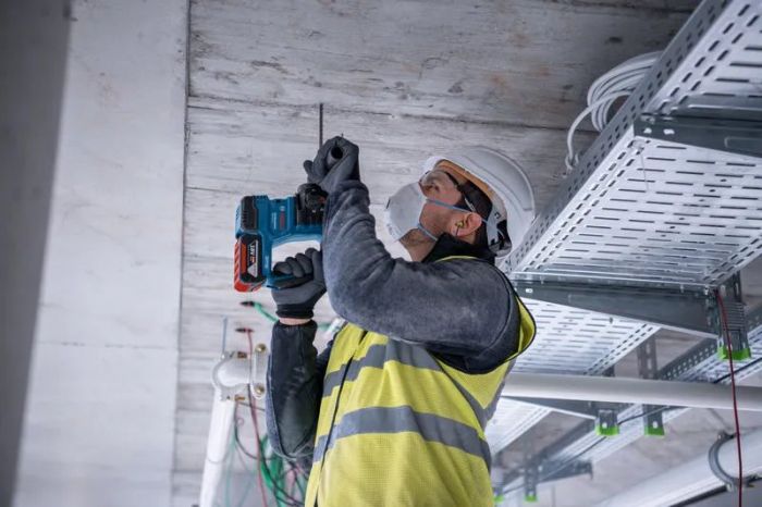 Набір із трьох акумуляторних інструментів Bosch Professional дриль-шурупокрут GSR 18V-65, перфоратор GBH 18V-22, гайковерт ударний GDX 18V-285 акб 3x5А·год, ЗП, сумка M-BAG