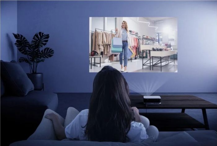Проєктор Epson EF-61W FHD, 700 lm, LASER, 1.2, Google TV, білий