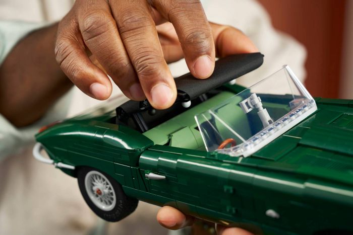 Конструктор LEGO Icons Jaguar E-Type