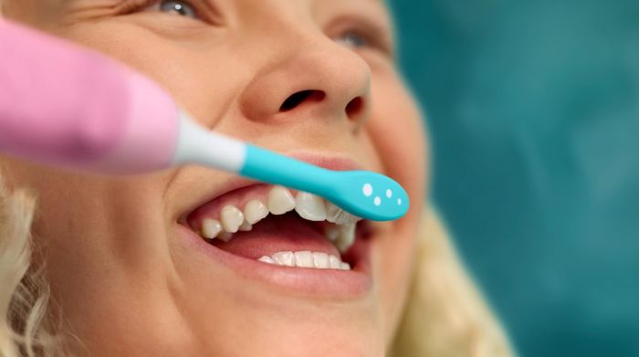 Щітка зубна електр. Philips, Sonicare For Kids Smart, насадок-2, дорожній футляр, 2 наклейси, рожений