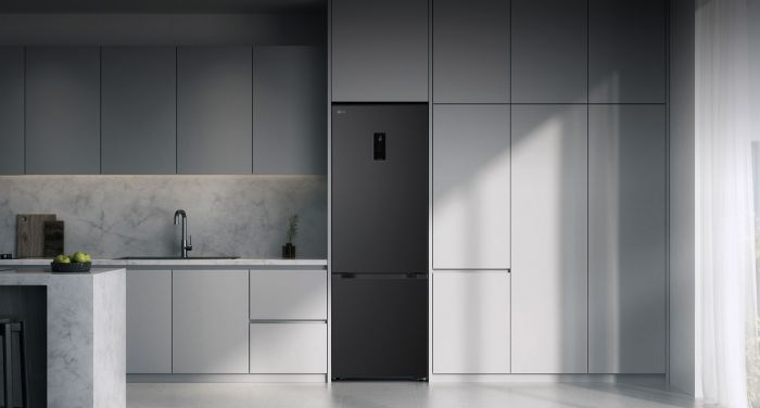 Холодильник LG з нижн. мороз., 203x60х68, холод.відд.-262л, мороз.відд.-113л, 2дв., E, NF, інв., диспл зовн., зона св-ті, чорний