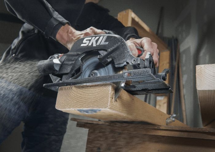 Пила дискова акумуляторна SKIL 3571 CA XP безщіткова 20В 1х2.5А·год 184мм 2.95кг