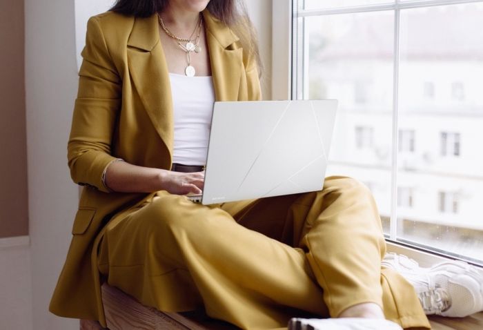 Ноутбук ASUS Zenbook 14 UX3405CA-ST782X 14" 3K OLED, Intel Ultra 9 285H, 32GB, F1TB, UMA, Win11P, Сріблястий