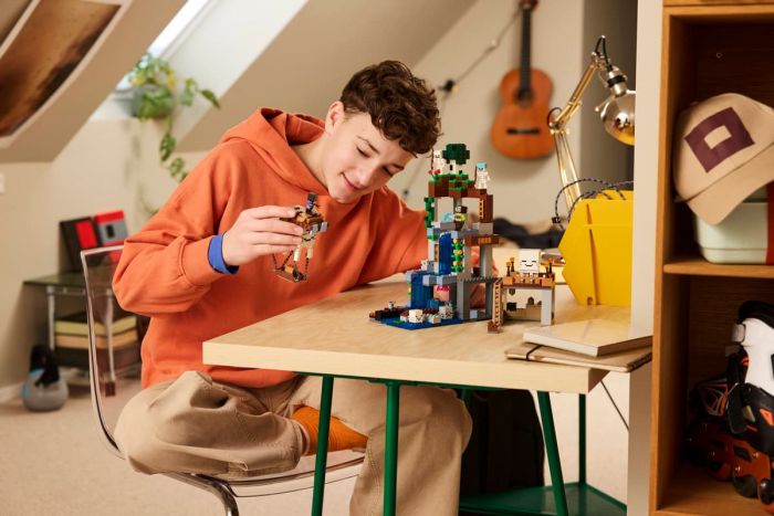 Конструктор LEGO Minecraft Станція ґастів