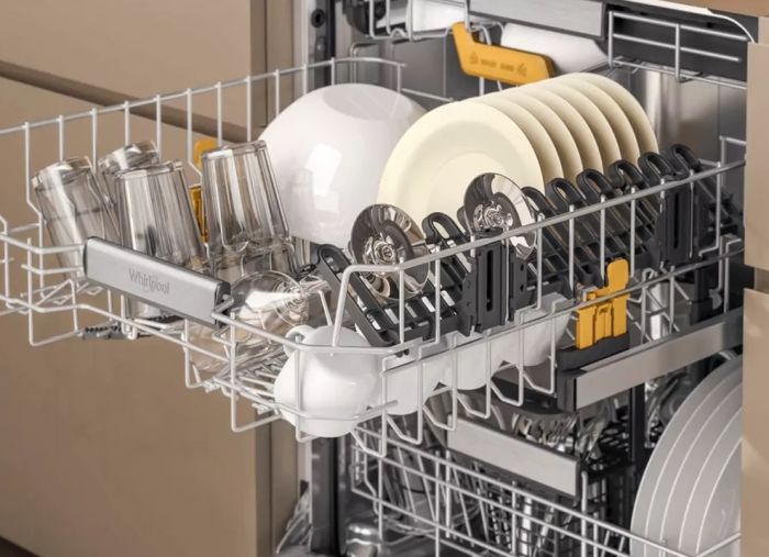 Посудомийна машина Whirlpool вбудована, 14компл., C, 60см, дисплей, 3й кошик, білий