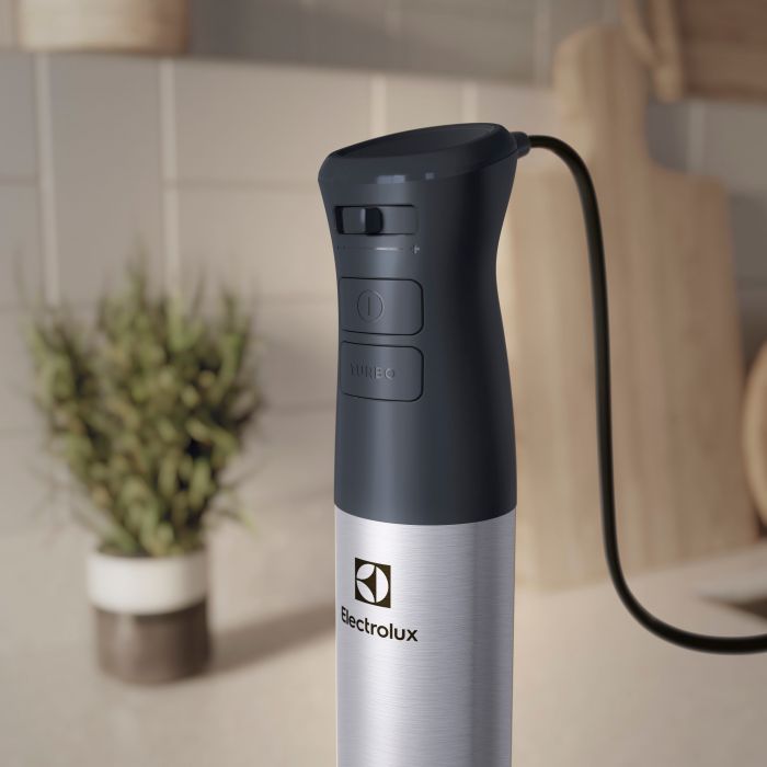 Блендер Electrolux заглибний 1000Вт, 4в1, чаша-700мл, чопер, насадка для пюре, чорний-метал