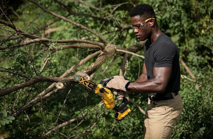 Пила ланцюгова акумуляторна DeWalt 18В XR Li-lon 8.6м/с шина 20см 2.1кг без АКБ та ЗП