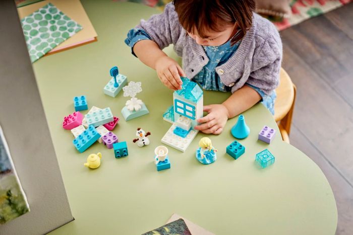 Конструктор LEGO DUPLO Disney Коробка для творчого конструювання «Крижане серце» з Ельзою й Олафом