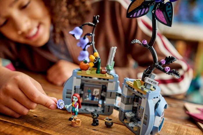 Конструктор LEGO Disney Classic Квітковий горщик Саллі