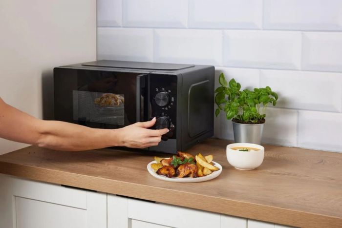 Мікрохвильова піч Gorenje, 20л, мех. керув., 700Вт, гриль, інвертор, чорний