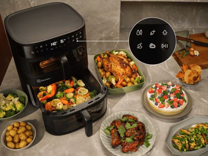 Мультипіч Electrolux 2700Вт, чаша-7+4л, сенсорне керування, 8 авто. програм, 2 чаши, з віконцем, пластик, чорний