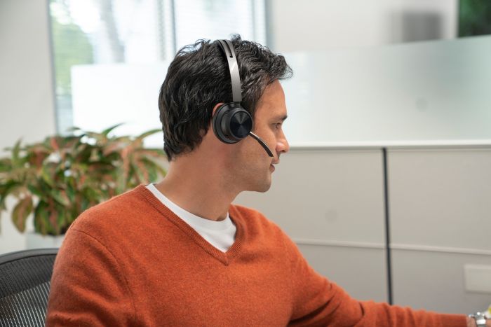 Гарнітура комп'ютерна стерео On-ear Poly Voyager Focus 2, USB-A, Bluetooth, всеспрямований, ANC, Acoustic fence,  чорний