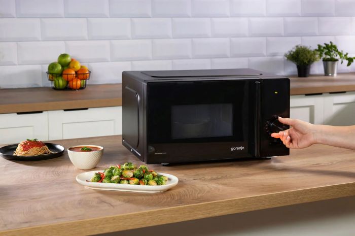 Мікрохвильова піч Gorenje, 20л, мех. керув., 700Вт, гриль, інвертор, чорний