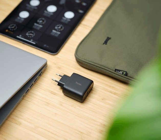 Зарядний пристрій мережевий Trust Maxo 65Вт, USB-C PD, чорний