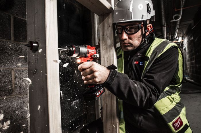 Набір із двох акумуляторних інструментів Milwaukee M12 FPP2A2-402X шурупокрут-дриль M12 FPD2-0 гвинтоверт M12 FID2-0 акб М12 2х4А·год ЗП C12C кейс