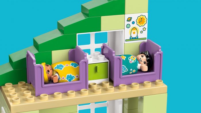 Конструктор LEGO DUPLO Town Сучасний родинний будинок із фігурками