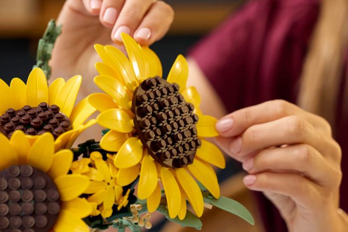 Конструктор LEGO Botanicals Букет соняшників