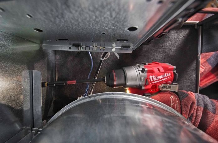 Набір із двох акумуляторних інструментів Milwaukee M12 FPP2A2-402X шурупокрут-дриль M12 FPD2-0 гвинтоверт M12 FID2-0 акб М12 2х4А·год ЗП C12C кейс