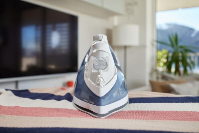 Праска Gorenje, 2200Вт, 450мл, паровий удар -35гр, постійна пара - 160гр, автовимкнення, керам. підошва, голубий