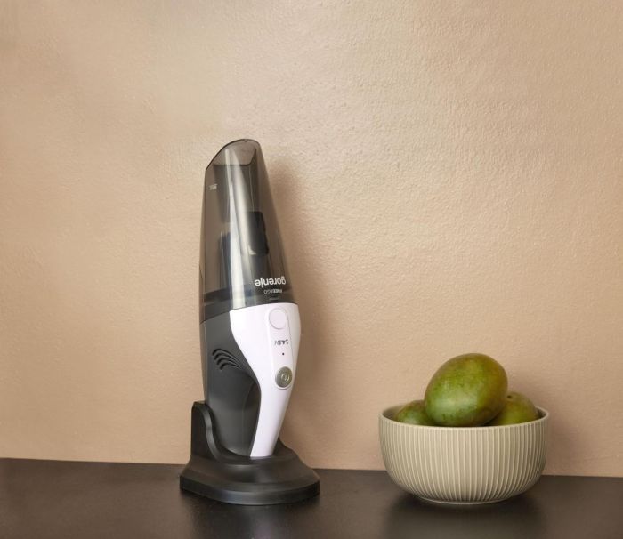 Пилосос Gorenje автомоб, 100Вт, конт пил-0.5л, зарядна станція, автон. робота до 20хв, мікрофільтр, дод.насадки-3 шт, чорний