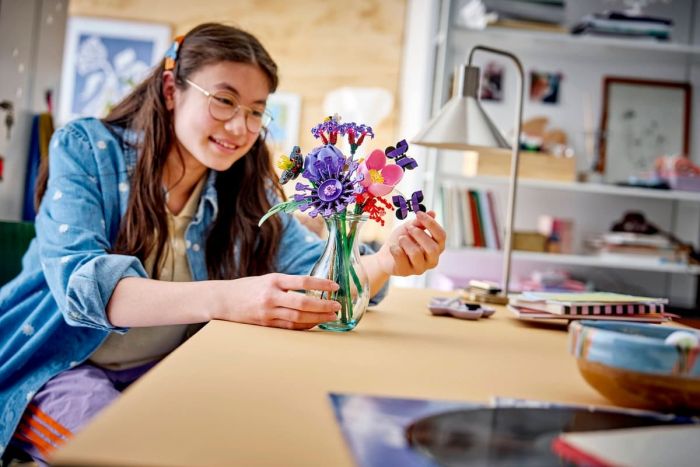 Конструктор LEGO Botanicals Букет квітів Олівії Родріґо