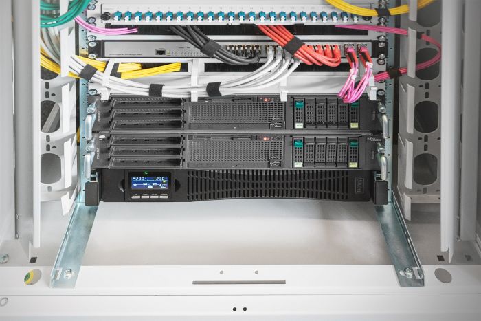 Джерело безперебійного живлення DIGITUS 1500VA/1500W, RTU2, LCD, RJ45, RS232, USB, 8xC13